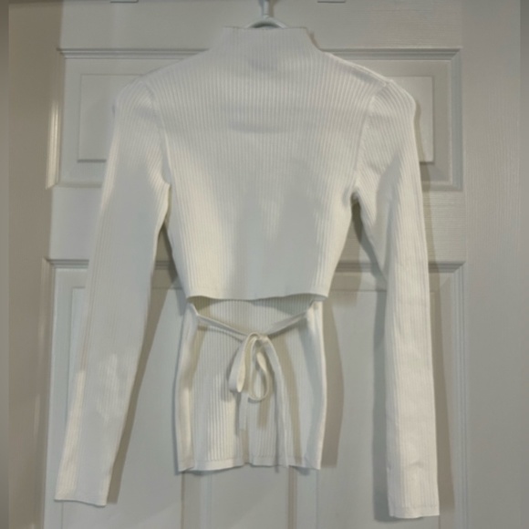 ** SOLD ** Babaton Tie Back Top - Picture 6 of 6